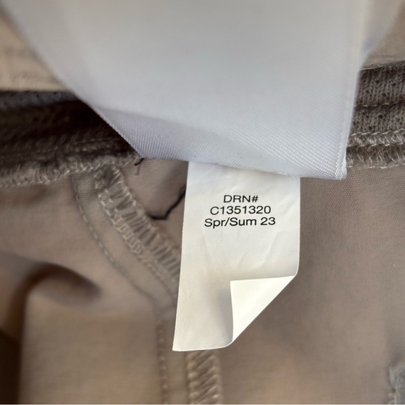 Eddie Bauer Lightweight Summer Trail Cargo Shorts Hiking Khaki Tan Size 16 - Picture 12 of 12